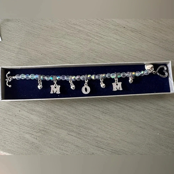 Jewelry - Sparkling Beaded MOM Bracelet New